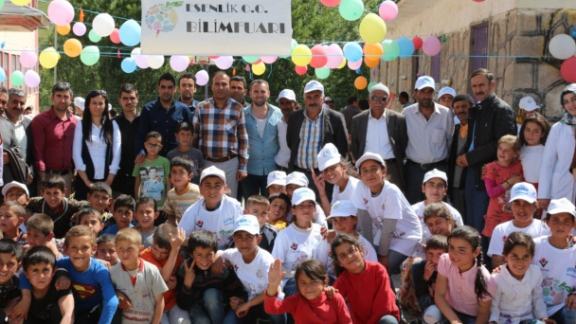 Esenlik Köyü Ortaokulu 4006 Tübitak Bilim Fuarı