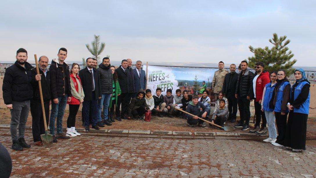 İlçemizde 11 Kasım Milli Ağaçlandırma Günü Kapsamında Fidan Dikme Etkinliği Yapıldı